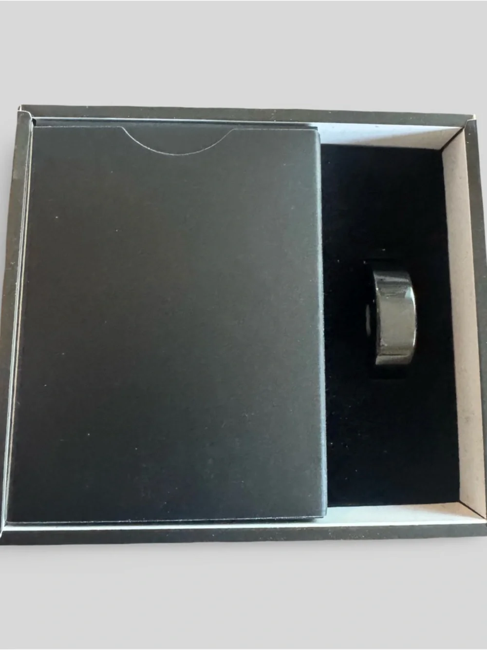 Smart Ring Wearable in Silver - Advanced Health & Notification Ring
